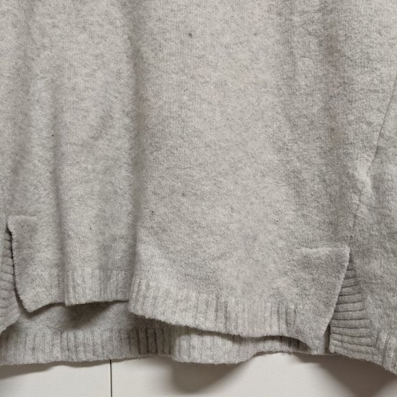 GAP Light Grey Oversized Woolen Sweater - Picture 3 of 9